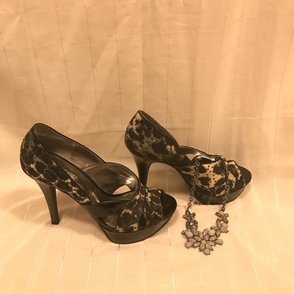 Guess Leopard Print Peeptoe Heels Size 6.5 EUC - Picture 2 of 4